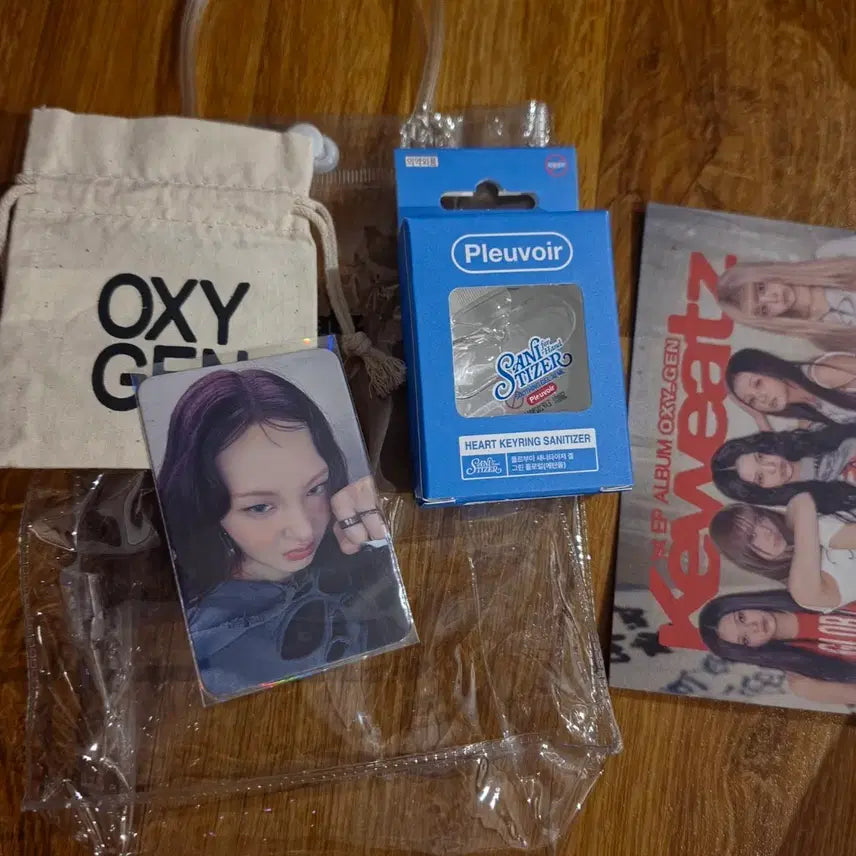 [BUNJANG] KEYBITZ Seowon Hand Sanitizer + Photocard + Autographed Postcard Set / 키비츠 역조공 손소독제+포카+친필엽서