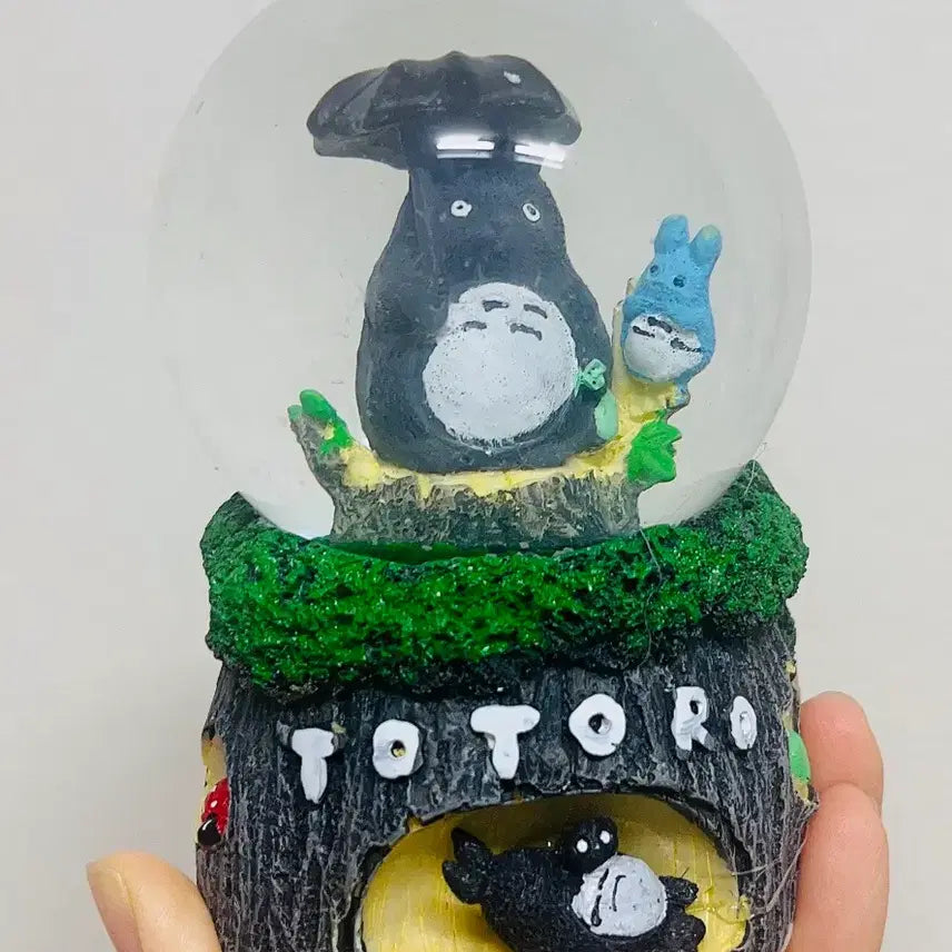 [BUNJANG] My Neighbor Totoro Snow Globe Ornament / 주말할인) 토토로 스노우볼 장식품 (동영상 참고요)-건전지 미포함