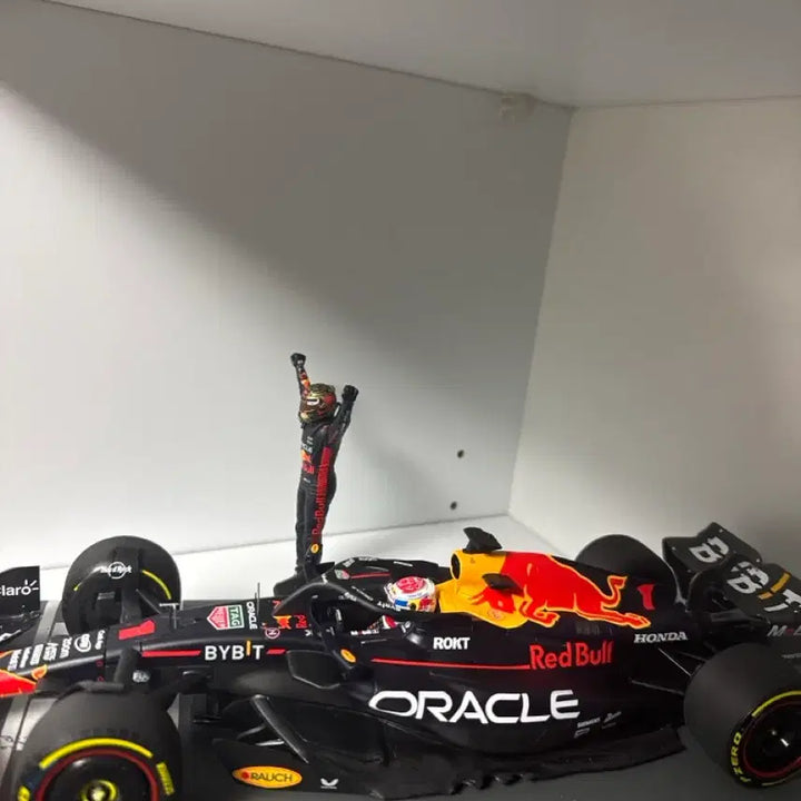 [BUNJANG] Max Verstappen Official Shop Limited Edition 2023 World Champion 1:18 Scale Model / (오늘까지) 막스 베르스타펜 공식샵 한정판 2023 월드 챔피언 모델 1:18
