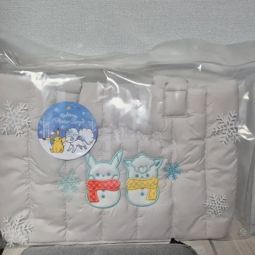 [BUNJANG] Pokemon Center Winter Days Padded Bag (Sealed) / 포켓몬센터 [Winter days] 패딩백 미개봉