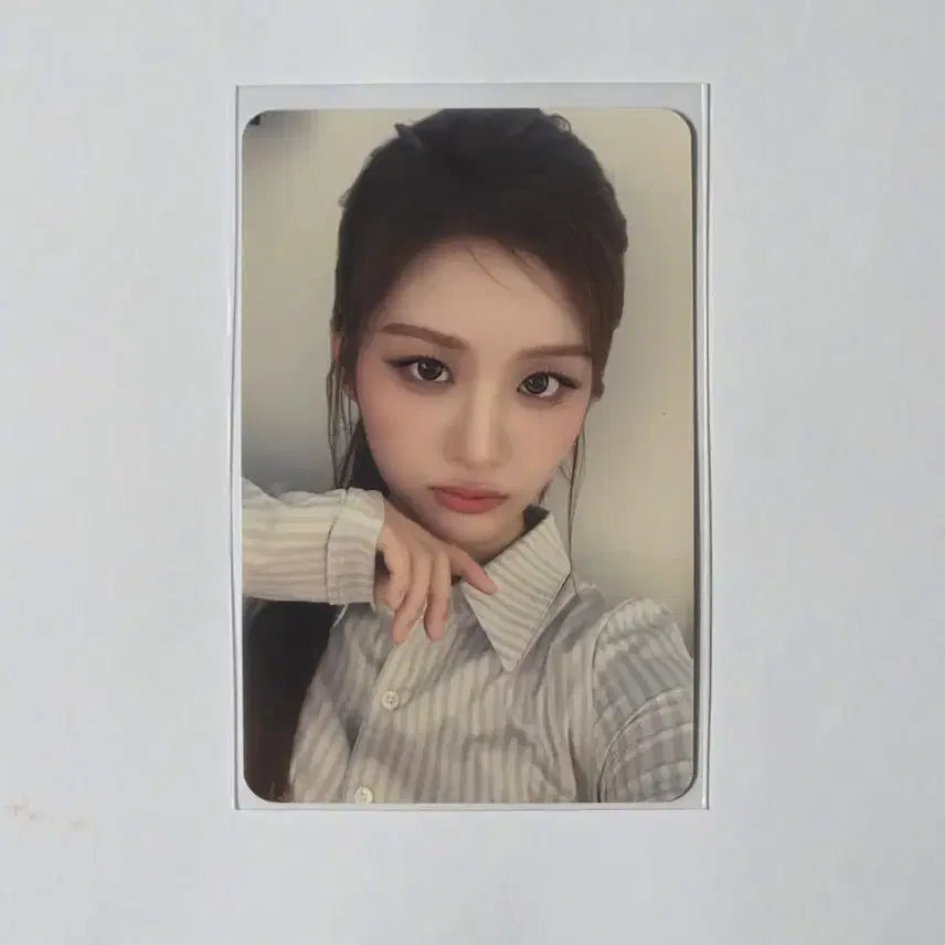 [BUNJANG] NMIXX Seolyoon Office Photocard (Standard Album Included) / NMIXX/설윤/포카+블발앨범1종