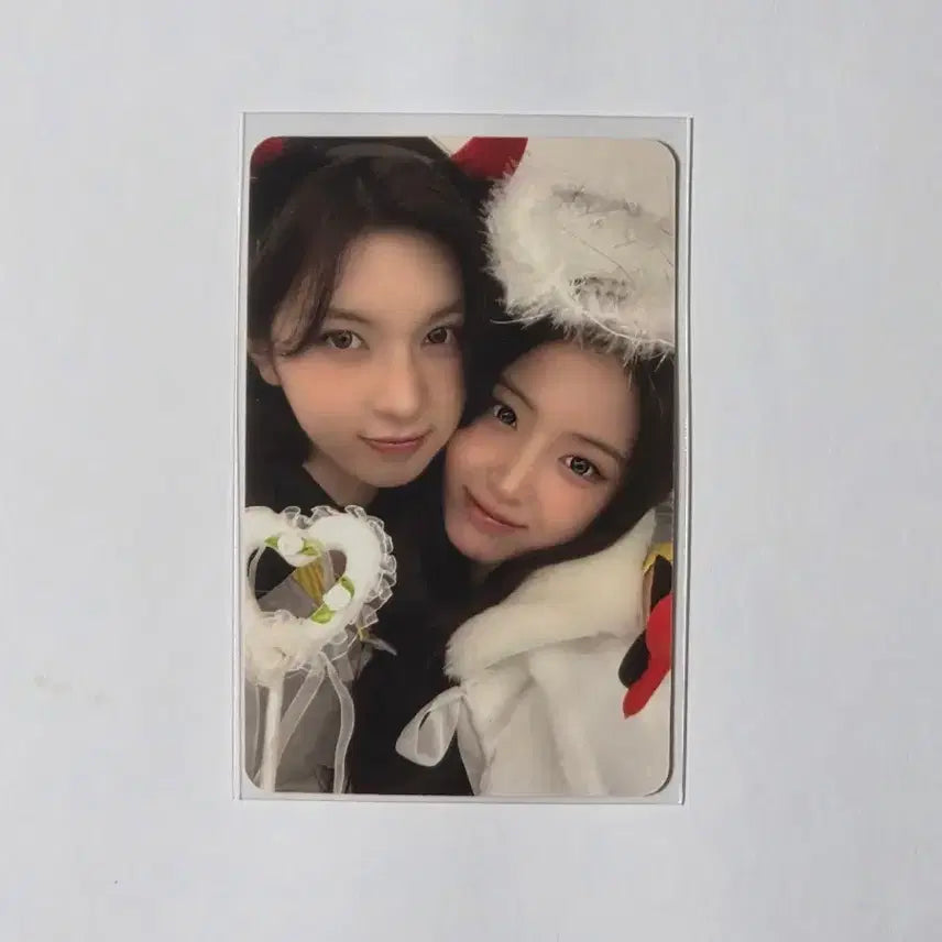 [BUNJANG] NMIXX BAE Jiwoo Apmew Angel Devil Photocard with 1 Blue Vinyl Album Version / 엔믹스 / 배이지우 / 앺뮤 천사악마 포카 / 블발앨범 1종 포함