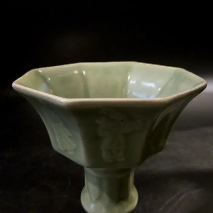 [BUNJANG] Celadon Porcelain Octagonal Wine Cup with Relief Figures / 청자 양각 인물 팔각 마상배