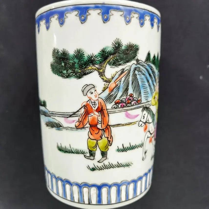 [BUNJANG] Qing Tongzhi Celadon Porcelain Vase with Horseback Figures / 중국도자기              청동치 분채 마상인물고사도 필통