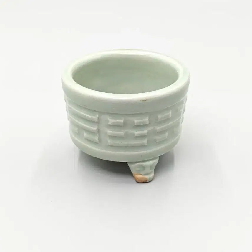 [BUNJANG] Ming Dynasty Yongquan Kiln Celadon Tripod Incense Burner with Bagua Motif / [진품] 출토품 명대 용천요 팔괘문 삼족 향로 중국도자기 골동품 수집품 명나라