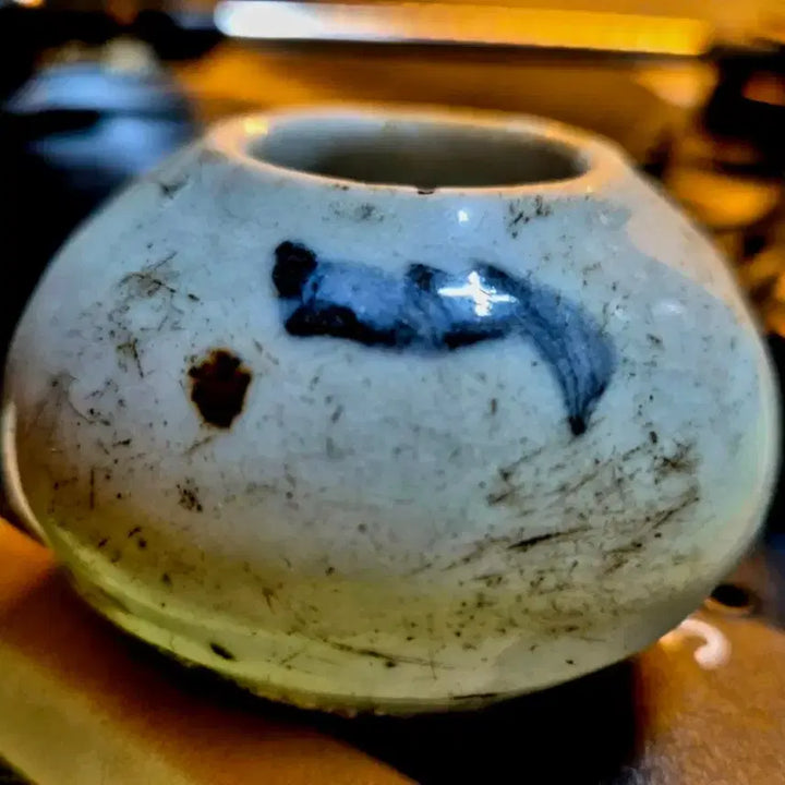 [BUNJANG] Joseon Dynasty Blue and White Porcelain Hexagonal Inkstone Holder / 청화백자 초문 연적
