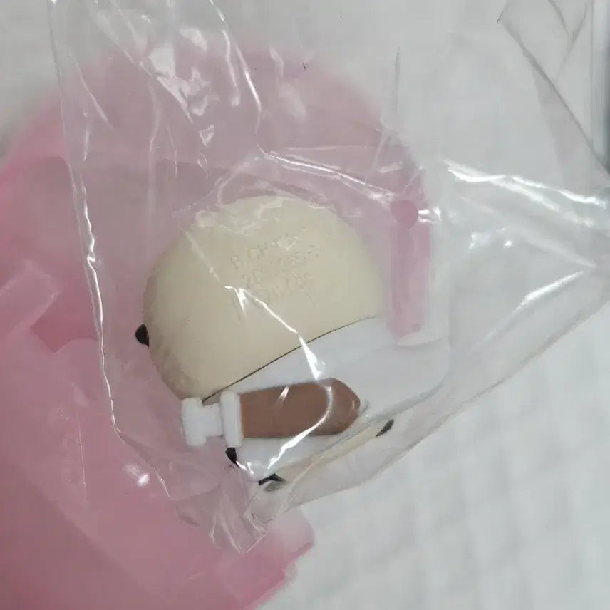 [BUNJANG] Unsealed Cheikawa Hug Court Gacha Capsule Figure (Racco) / 미개봉 먼작귀 치이카와 허그코트 가챠 캡슐 피규어 랏코