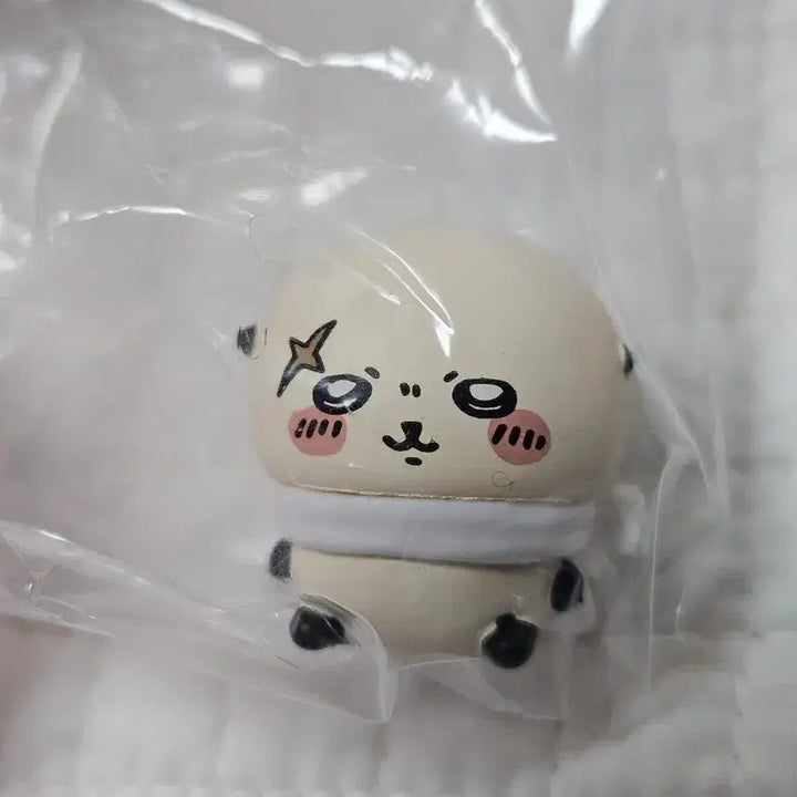 [BUNJANG] Unsealed Cheikawa Hug Court Gacha Capsule Figure (Racco) / 미개봉 먼작귀 치이카와 허그코트 가챠 캡슐 피규어 랏코