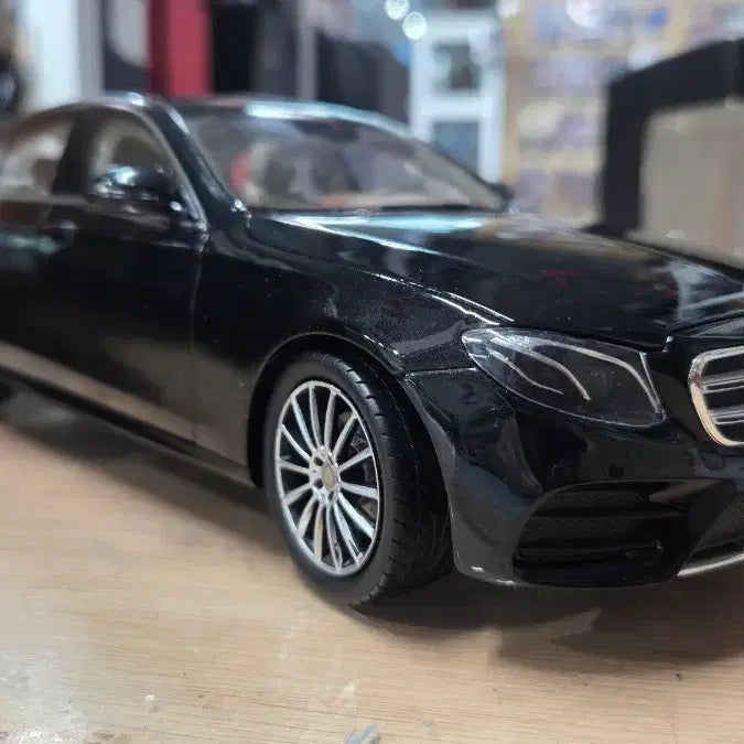 [BUNJANG] 1:18 Scale Ice Scale Dealer Version Mercedes-Benz E-Class Model Car / 1:18  아이스케일 딜러 버전 벤츠 E클래스