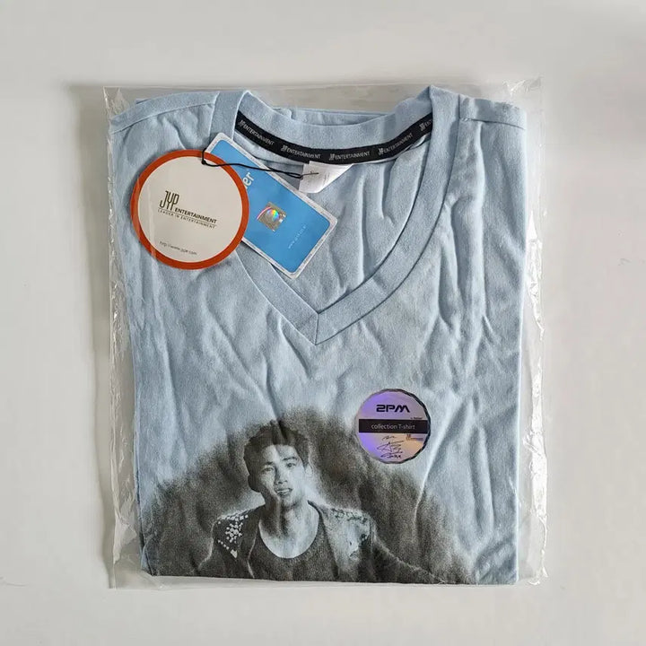 [BUNJANG] 2PM Taecyeon Fasciner x JYP Entertainment Collaboration V-Neck T-Shirt (Sky Blue, M) Sealed / [미개봉] JYP 공식 2PM 택연 V넥 티셔츠