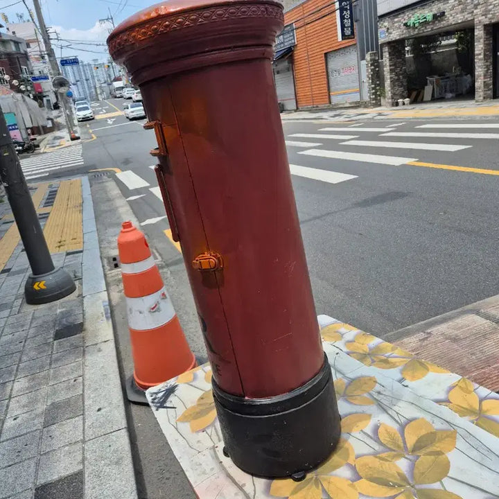 [BUNJANG] Antique Mailbox - 96cm, Iron / 30   96 센치 골동품 옛날우체통