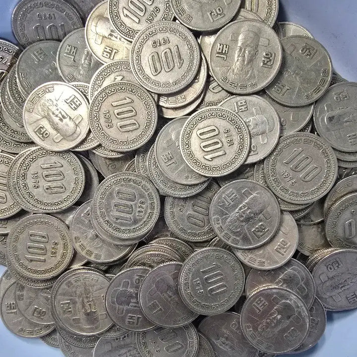 [BUNJANG] 1975 100 Won Coin Bundle (200 Coins) / 100원 동전 1975년 200개 4롤 일괄