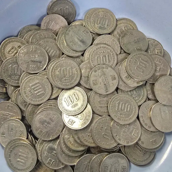 [BUNJANG] 1977 100 Won Coin Bundle (200 pcs) / 100원 1977년 4롤 200개 일괄