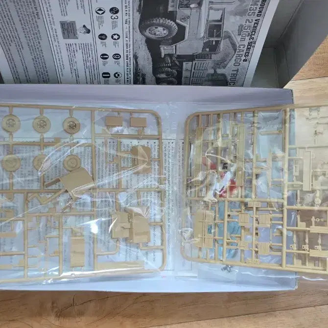 [BUNJANG] Academy 1/72 Scale U.S. M35 2.5-Ton Cargo Truck Plastic Model Kit / 아카데미 1/72 U.S. M35 2.5톤 카고 트럭 프라모델