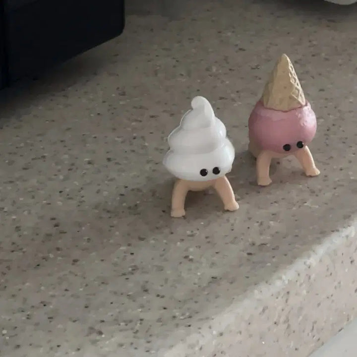 [BUNJANG] Strawberry Milk Cone Ice Cream + Soft Cone Baby Gacha Dessert Figure / 딸기우유콘아이스크림+소프트콘 아기 가챠  디저트