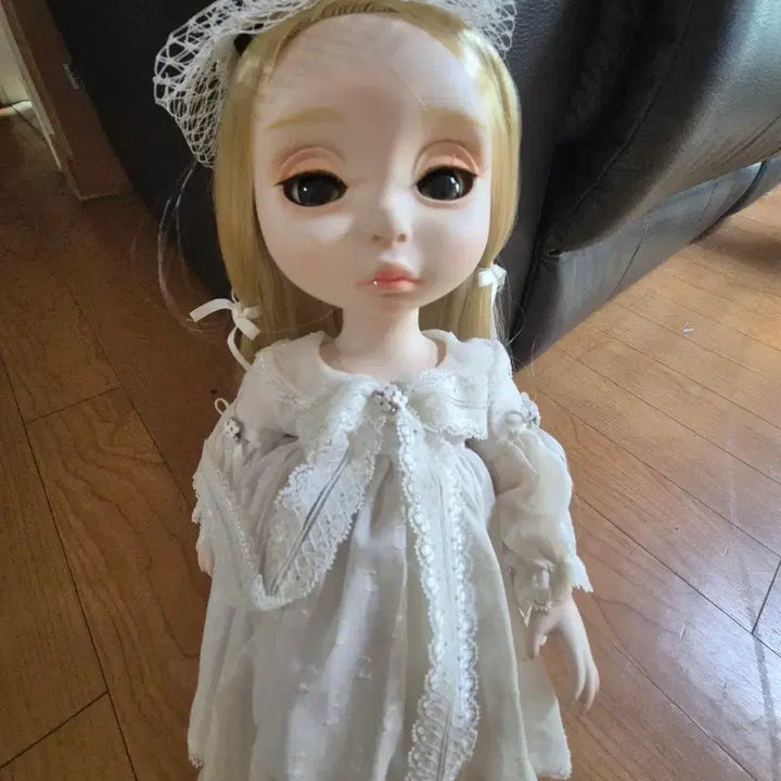 [BUNJANG] Disney Baby Doll White Painted Semi-Open Eyes Doll / 디즈니베이비돌