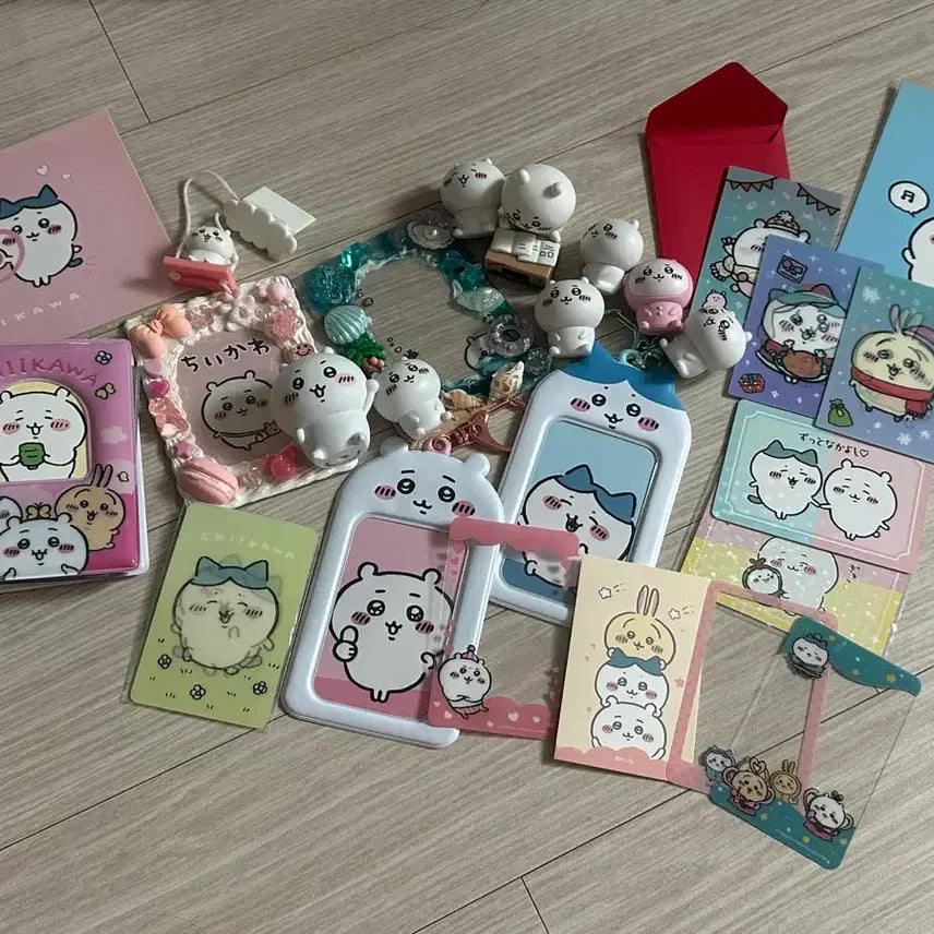 [BUNJANG] Chiikawa Hachware Figure, Watch Gacha, Lenticular Photocard, Collect Book, Photocard Holder, Gum Card, Postcard, Mascot Set / 치이카와 하치와레 피규어 시계 가챠 렌티큘러 포카 콜렉트북 포카홀더 구미카드 엽서 마스코트