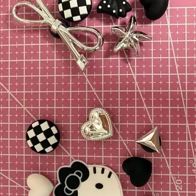 [BUNJANG] Hello Kitty GIBBITZ 15P Set (Black &amp; White) / 키티 지비츠 15개(블랙&amp;화이트)