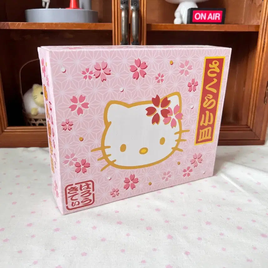 [BUNJANG] Hello Kitty Vintage Plate Dish / 헬로키티 고전 접시 그릇