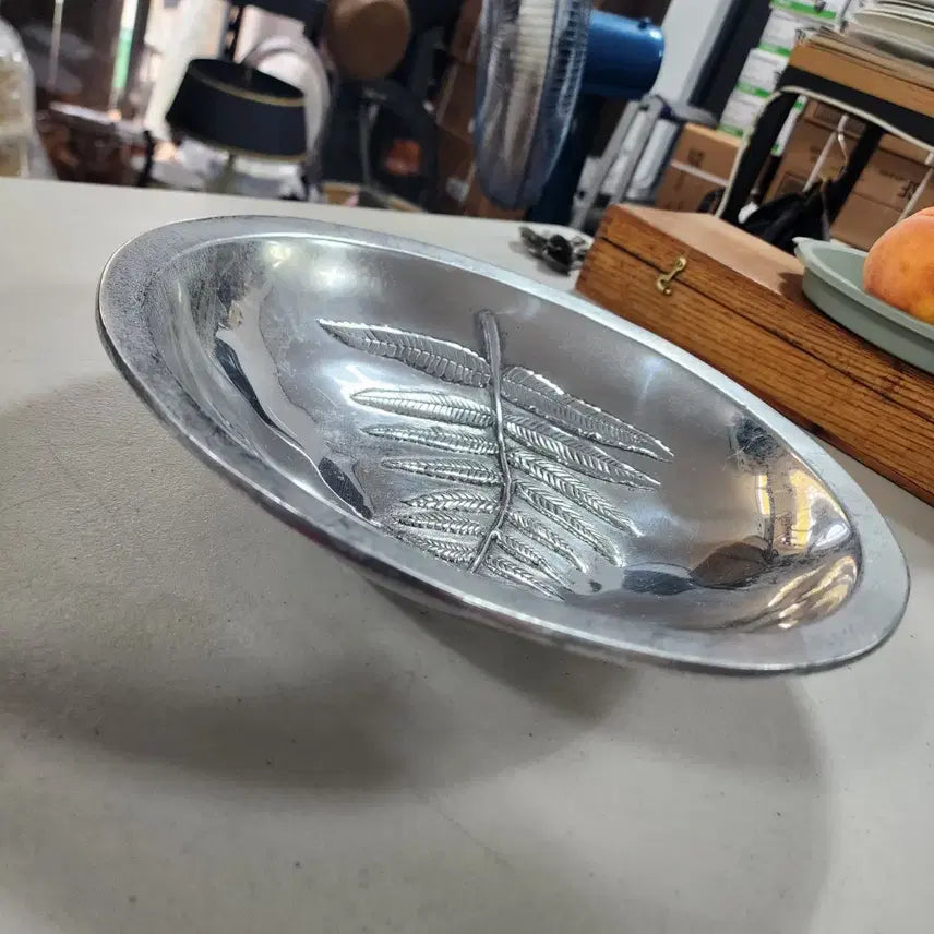[BUNJANG] Mariposa Aluminum Relief Leaf Vase / 스페인 마리포사mariposa 두껍고 튼튼합니다 볼높이28cm 지름6cm25000 잎이 부조(양각).