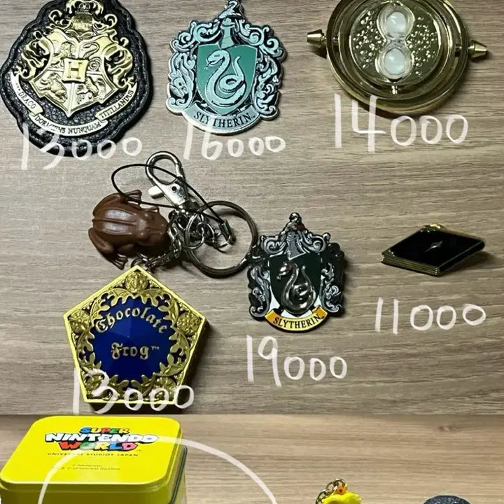 [BUNJANG] Universal Studios Harry Potter Super Mario Figure Keychain Pin Badge / 유니버셜스튜디오 굿즈 해리포터 슈퍼마리오 피규어 키링 슬리데린 핀뱃지 피치 요시 니플러