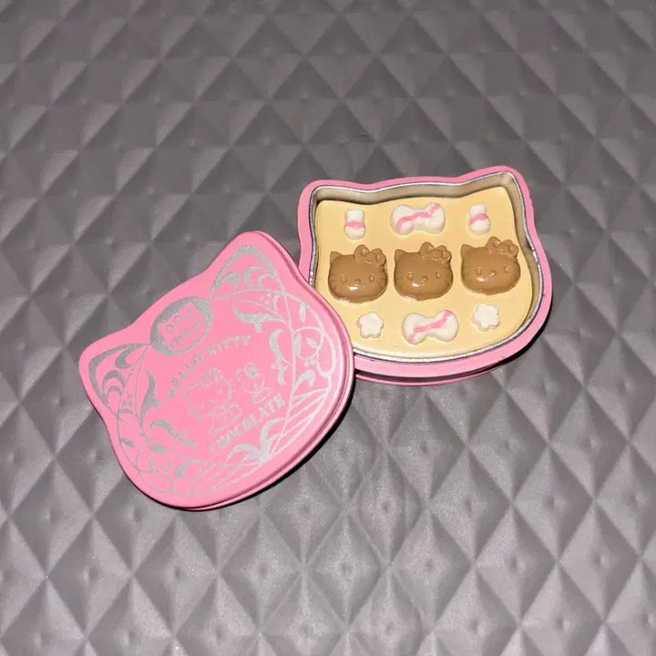 [BUNJANG] Hello Kitty Chocolate Cookie Tin Case Miniature / 키티 초콜릿 쿠키 틴케이스 식완 가챠