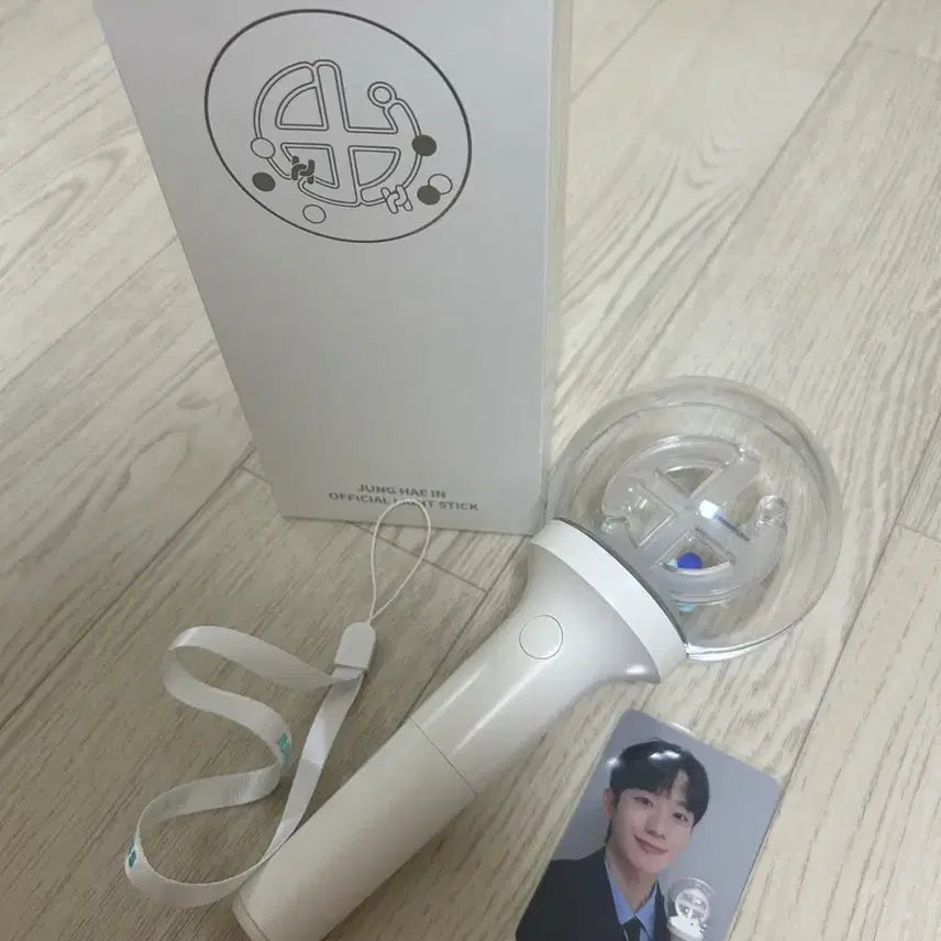 [BUNJANG] Jung Hae In Official Light Stick + Photocard / 정해인 공식 응원봉 + 포토카드