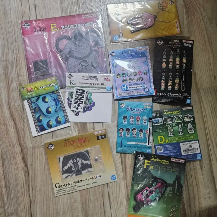 [BUNJANG] BanG Dream! Mixed Lot - Hologram Can Badges, Rubber Straps, Keyrings &amp; More / 제일복권 하위상 굿즈 뱅드림 /홀로그램 캔뱃지/러버 스트랩/키링/블루록 일괄