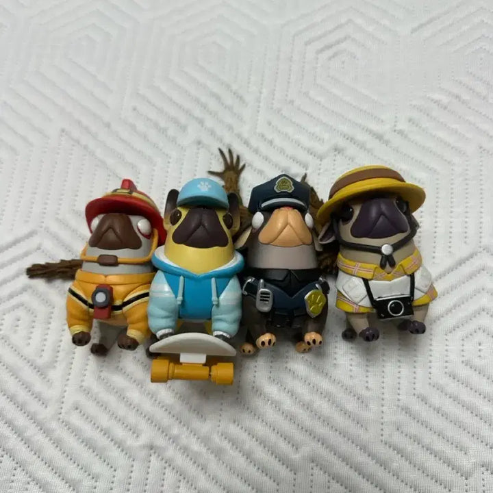 [BUNJANG] Pug Dog Figurine Set of 4 / 퍼그(강아지) 피규어 4종 세트