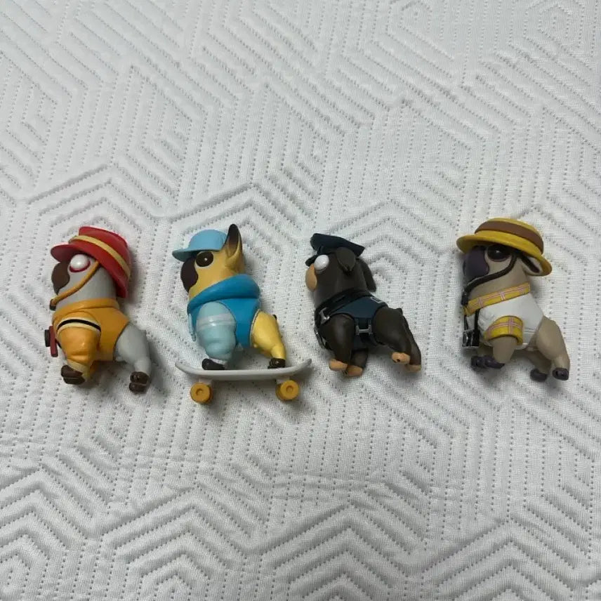 [BUNJANG] Pug Dog Figurine Set of 4 / 퍼그(강아지) 피규어 4종 세트