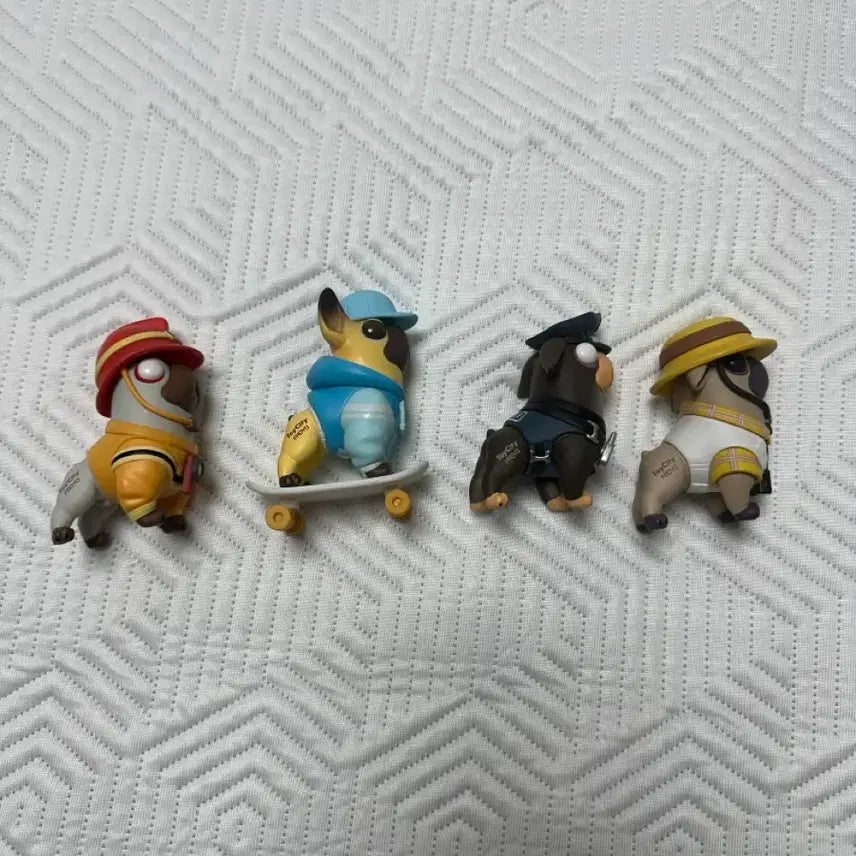 [BUNJANG] Pug Dog Figurine Set of 4 / 퍼그(강아지) 피규어 4종 세트