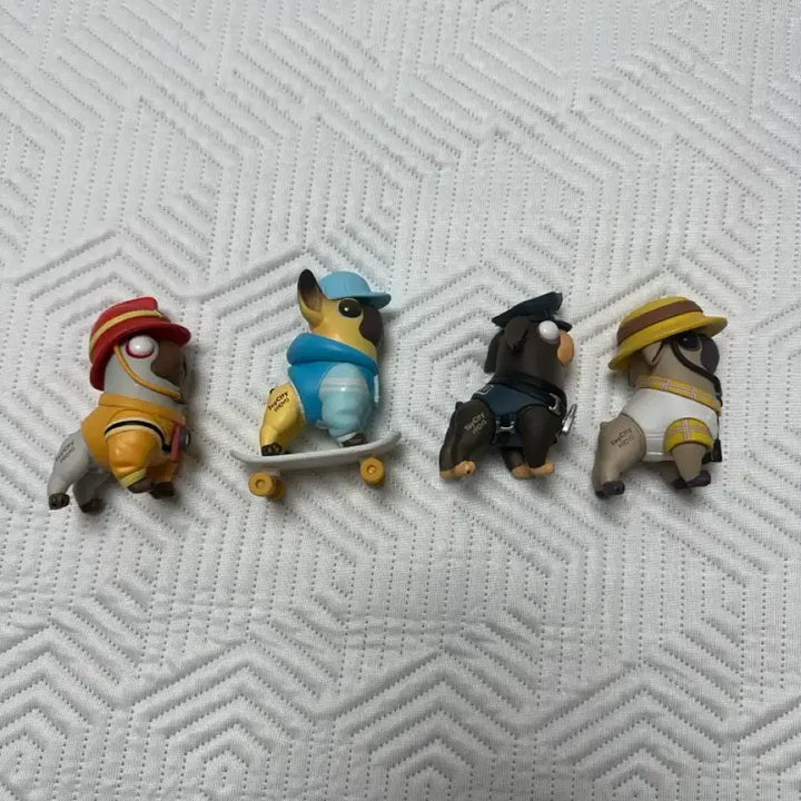 [BUNJANG] Pug Dog Figurine Set of 4 / 퍼그(강아지) 피규어 4종 세트