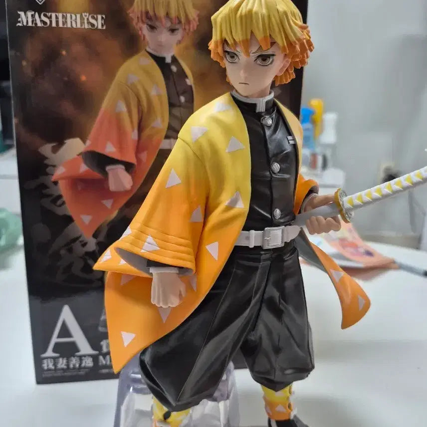 [BUNJANG] Demon Slayer Zenitsu Agatsuma A Prize Figure (Opened) / 귀멸의칼날(귀칼) 젠이츠 A상 개봉 팝니다(단순개봉전시)
