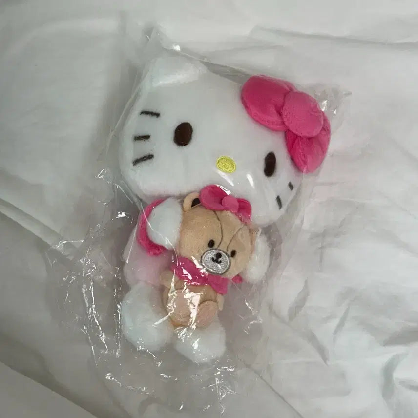 [BUNJANG] Hello Kitty &amp; Bear Tiny Charm Pair Mascot / 헬로키티 타이니참 페어 마스코트