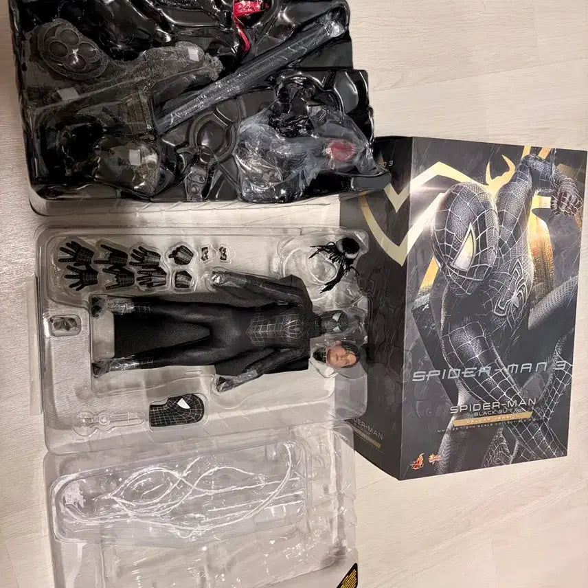 [BUNJANG] Hot Toys MMS728 Black Spider-Man (Deluxe Edition + Special Edition Symbiote Parts) Unused / 미사용새상품) 핫토이 블랙스파이더맨 판매합니다 !
