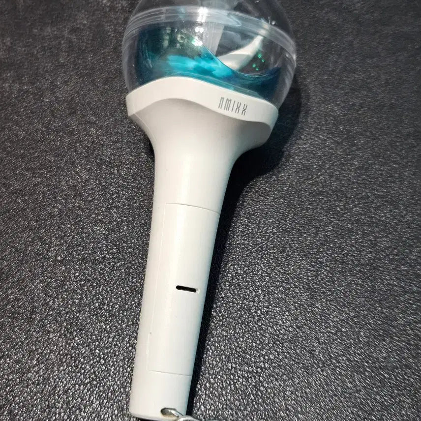 [BUNJANG] NMIXX Official Lightstick Keyring / 엔믹스 응원봉 키링 팝니다
