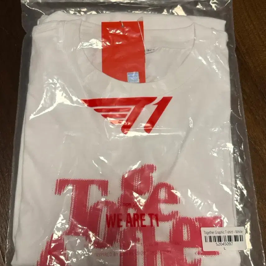 [BUNJANG] T1 Together Graphic T-Shirt White L (Unsealed) / 티원 반팔  투게더그래픽티셔츠 흰색 L 미개봉