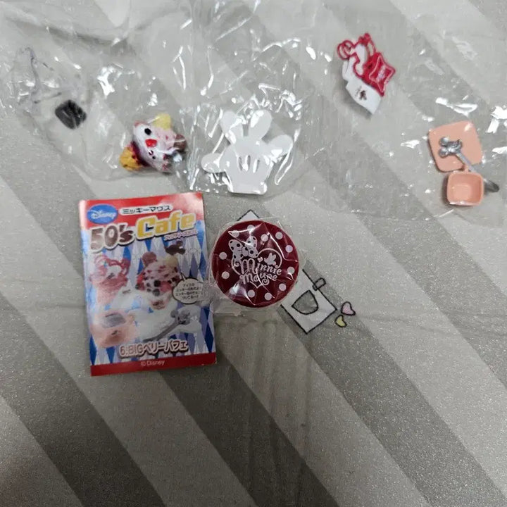[BUNJANG] Re-Ment Disney Mickey Mouse 1950s Cafe &amp; Chair Miniature Set (Discontinued) / 단종 리멘트 식완 디즈니 미키마우스 50년대 카페 및 미키마우스 관련 의자