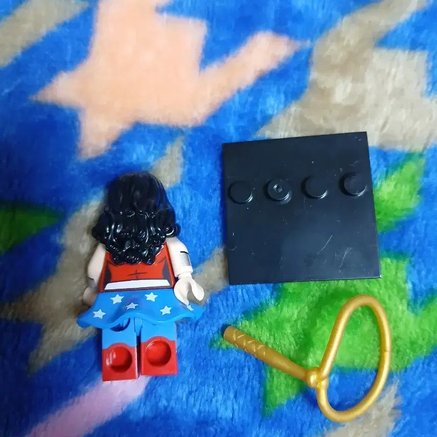 [BUNJANG] Lego Wonder Woman Minifigure / 레고 원더우먼 미니 피규어