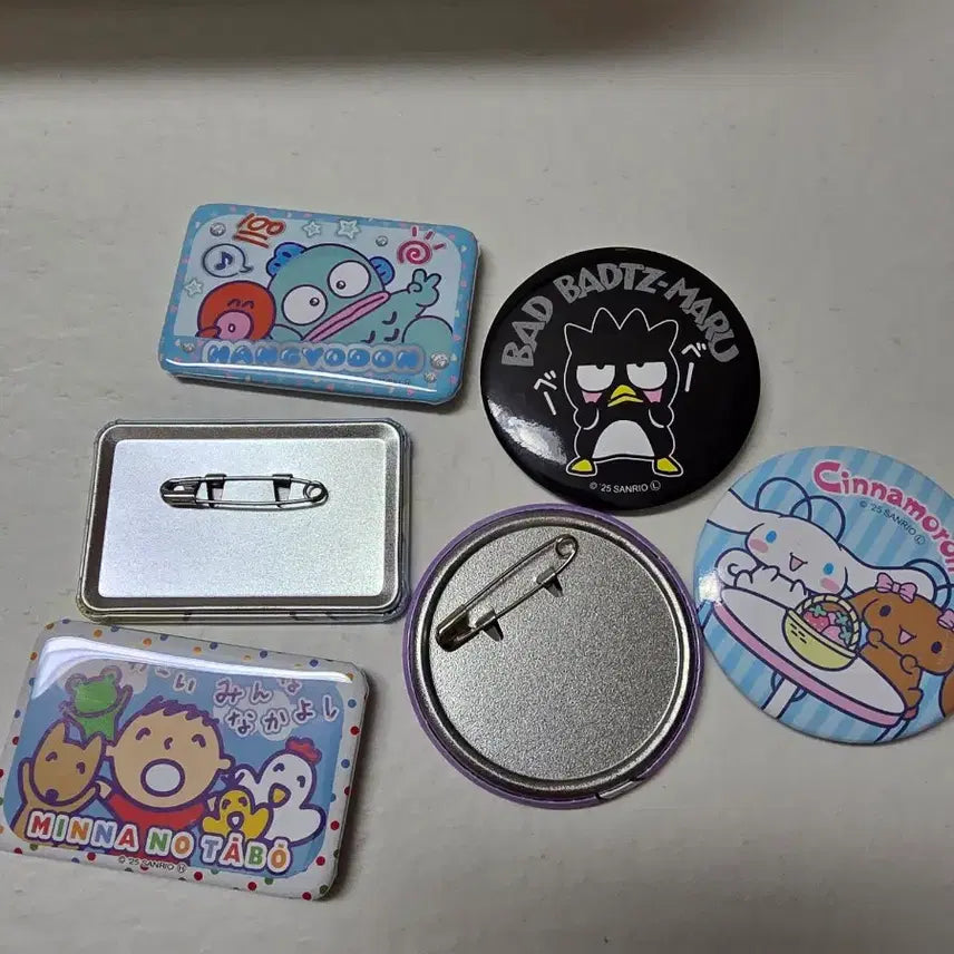 [BUNJANG] Sanrio Character Pin Set (My Melody, Kuromi, Cinnamoroll, Badtz-Maru, Minna no Tabo) / 산리오 뱃지 세트 (마이멜로디, 쿠로미, 시나모롤, 배드바츠마루, 민나노타보