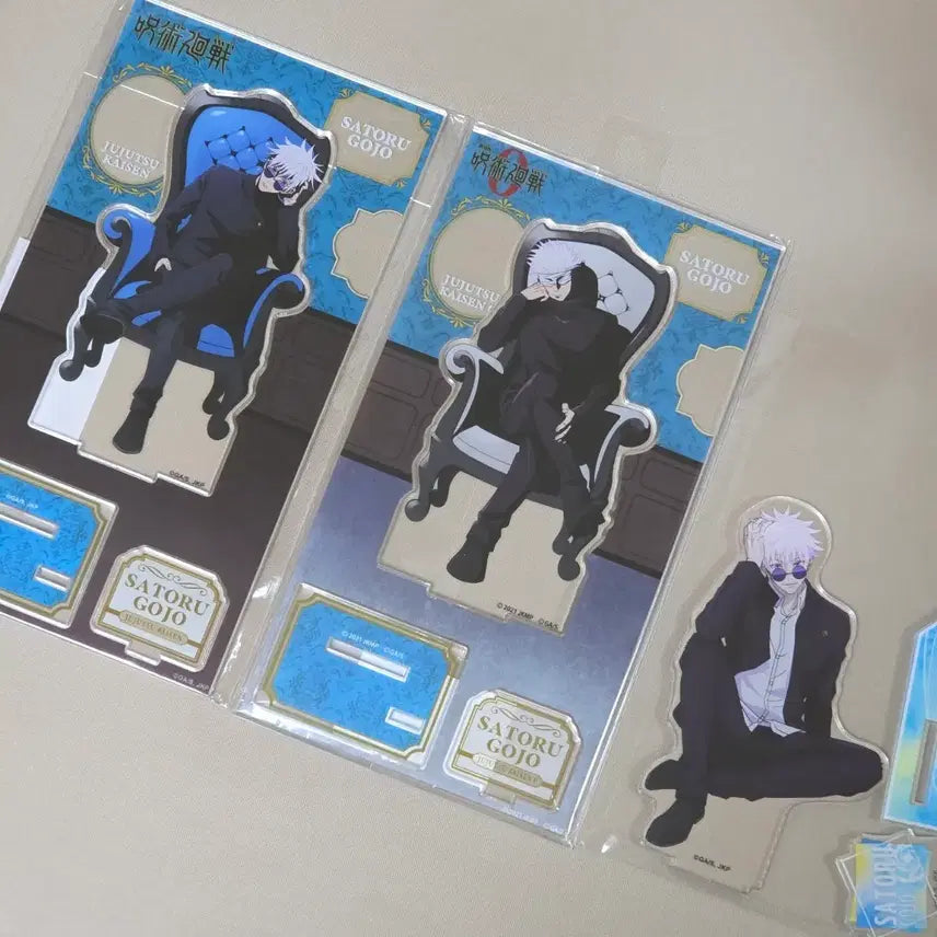 [BUNJANG] Jujutsu Kaisen Gojo Satoru Loft Plaza Acrylic Stand Set (Blue Chair &amp; White Chair) / 주술회전 로프트플라자 블루체어 화이트체어 고죠사토루 아크릴스탠드 3종 일괄