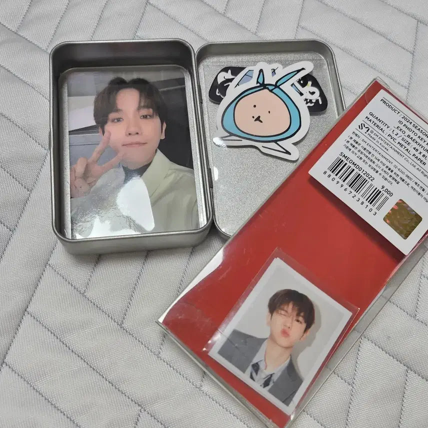 [BUNJANG] Baekhyun Tin Case Sticker Set + ID Photokeyring Set (ID Photos + Holder) / 백현 틴케이스 스티커세트 + ID 포토키링 세트 (증명사진+홀더)