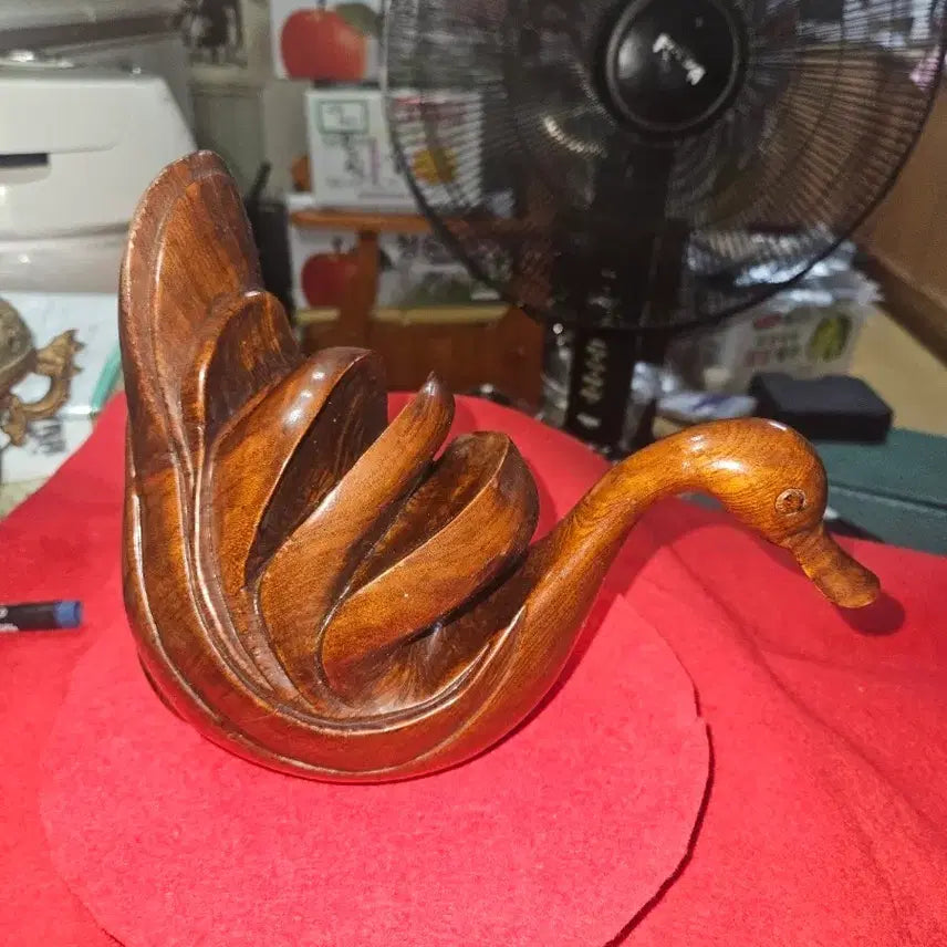 [BUNJANG] Rare Handcrafted Wooden Goose Sculpture (Interior Object) / [희귀] 묵직한 원목 수공예 거위 조각상 (인테리어 오브제)