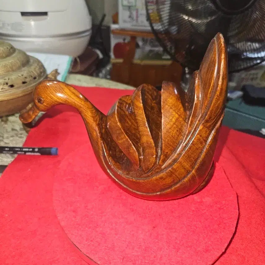 [BUNJANG] Rare Handcrafted Wooden Goose Sculpture (Interior Object) / [희귀] 묵직한 원목 수공예 거위 조각상 (인테리어 오브제)