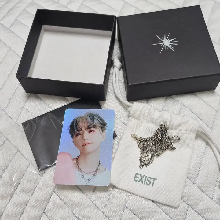 [BUNJANG] Baekhyun Silver Necklace + Hologram Photocard Set / 백현 실버 목걸이 + 홀로그램 포토카드 세트