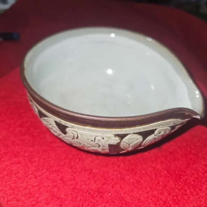 [BUNJANG] Handcrafted Tea Water Container with Intricate Carvings / [수공예 다구] 복을 부르는 정교한 조각 수구 (상태 최상)