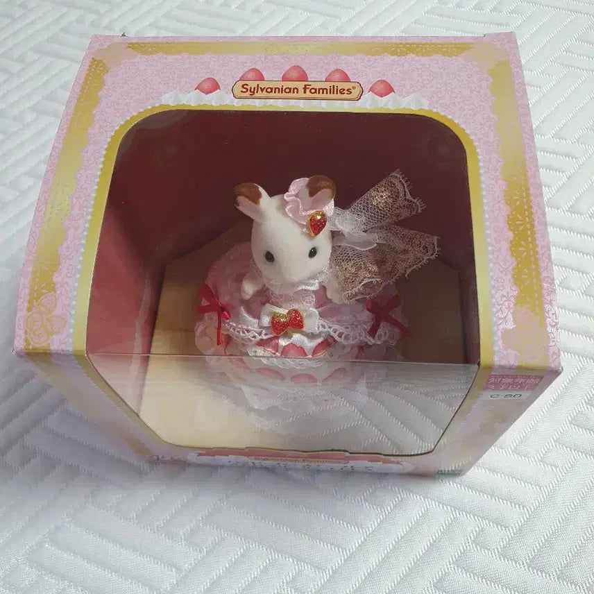 [BUNJANG] Sylvanian Families 40th Anniversary Birthday Strawberry Cake Dress Sealed / 실바니안 40주년 해피버스데이 생일 딸기 케이크 드레스 미개봉