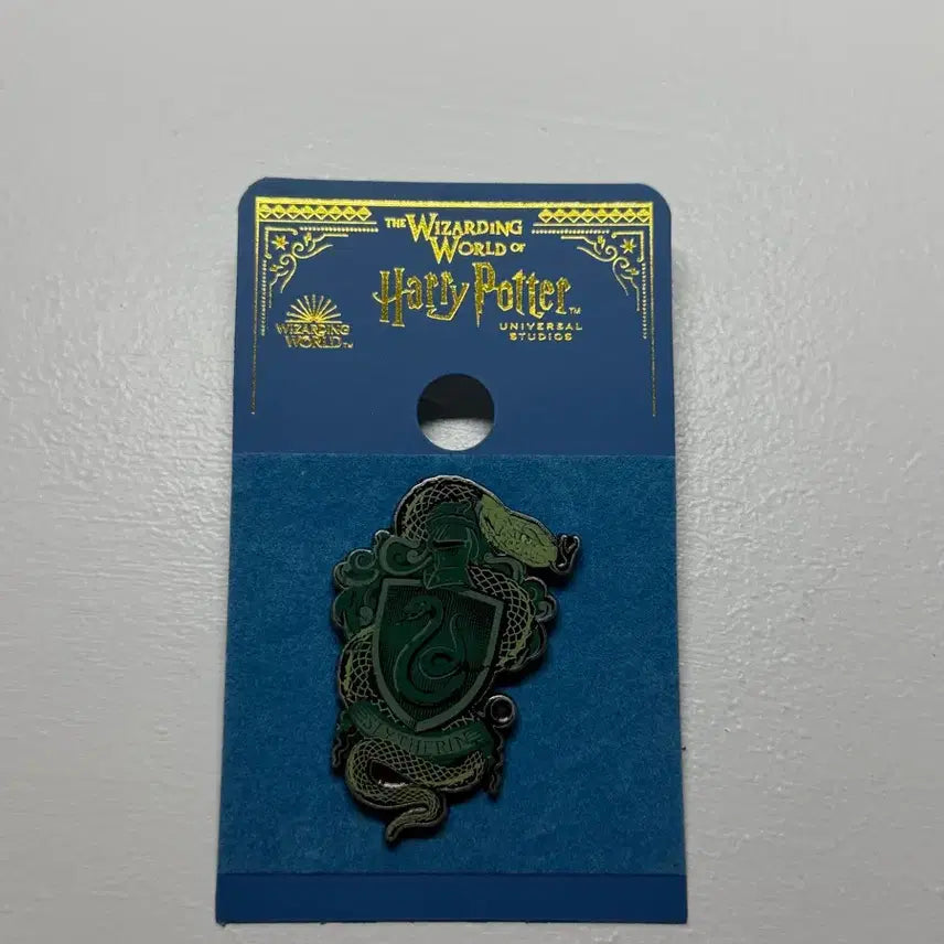 [BUNJANG] Harry Potter Slytherin Badge - Authentic Wizarding World / 해리포터 슬리데린 뱃지 위자딩월드 정품 새상품