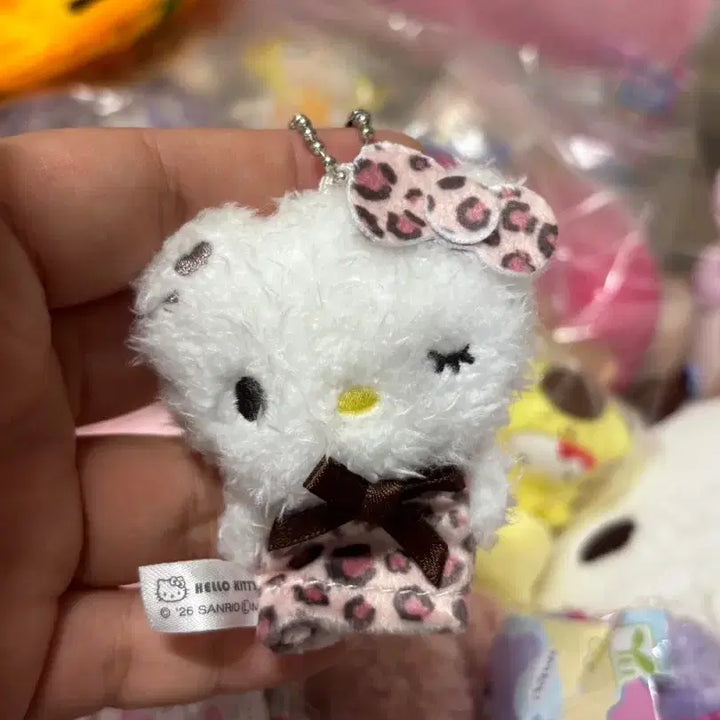 [BUNJANG] Sanrio Leopard Hello Kitty Finger Puppet Keychain / 산리오 호피 헬로키티 손가락 인형 키링