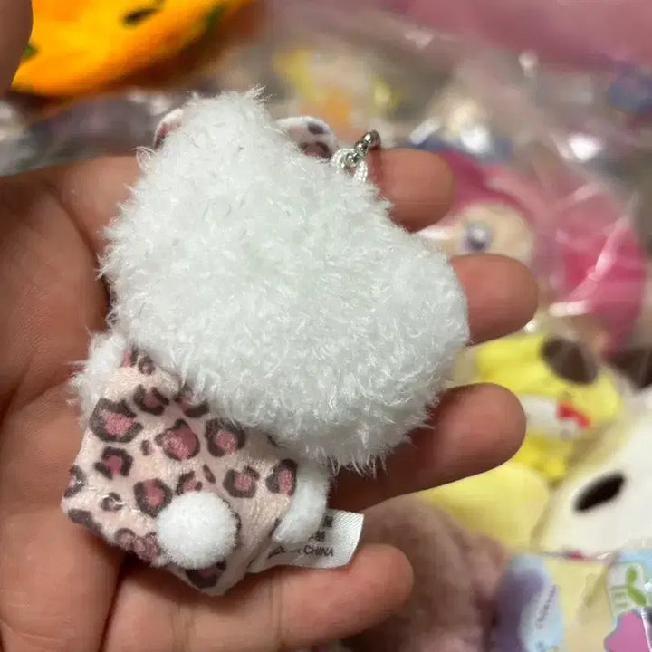 [BUNJANG] Sanrio Leopard Hello Kitty Finger Puppet Keychain / 산리오 호피 헬로키티 손가락 인형 키링